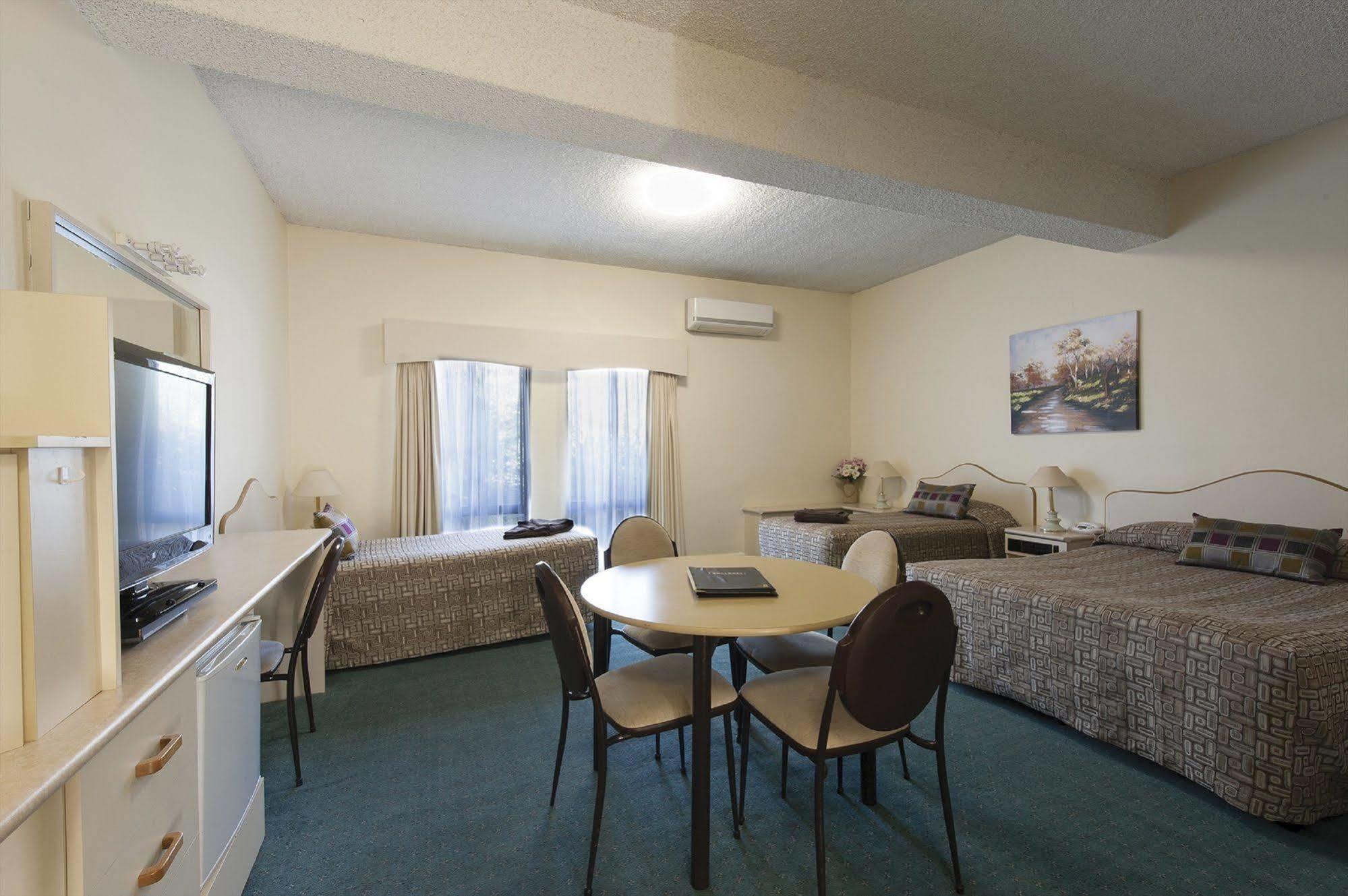 Garden City Motor Inn Уогга-Уогга Экстерьер фото